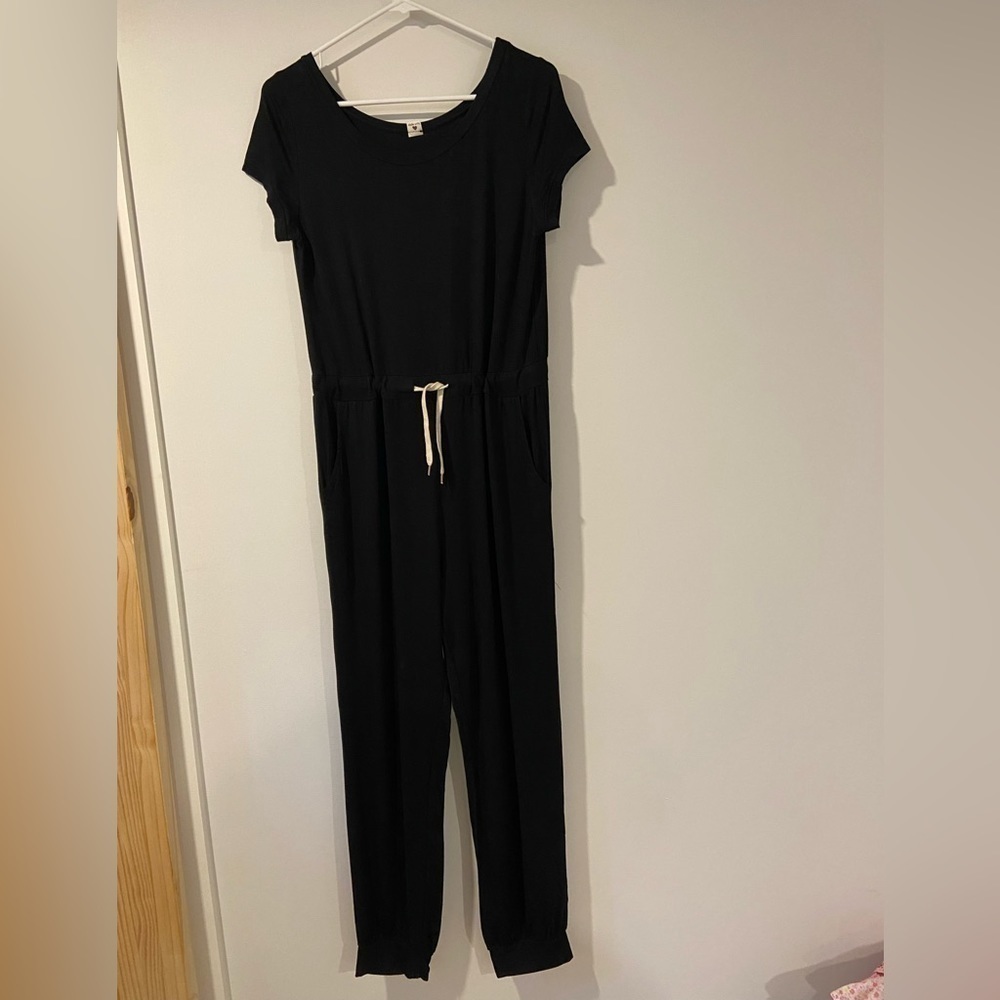 Luna | Black Jumpsuit with Waist Tie Size large. New without tags.​​​​​​​​